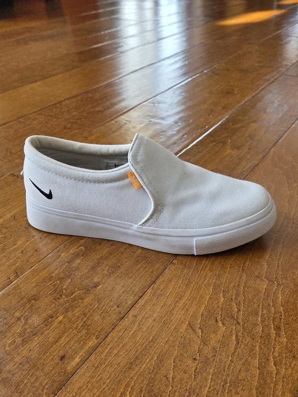 Nike Womens Size 6 White Court Royale AC Canvas Slip On Shoes BQ9138-100
